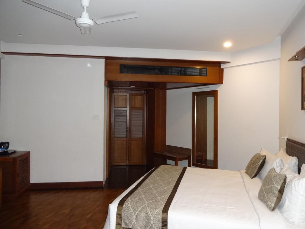 Keys Select By Lemon Tree Hotels, Malabar Gate, Kozhikode Luaran gambar